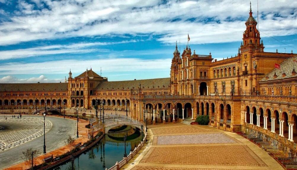Apartment Budget & Lovely Setas Seville