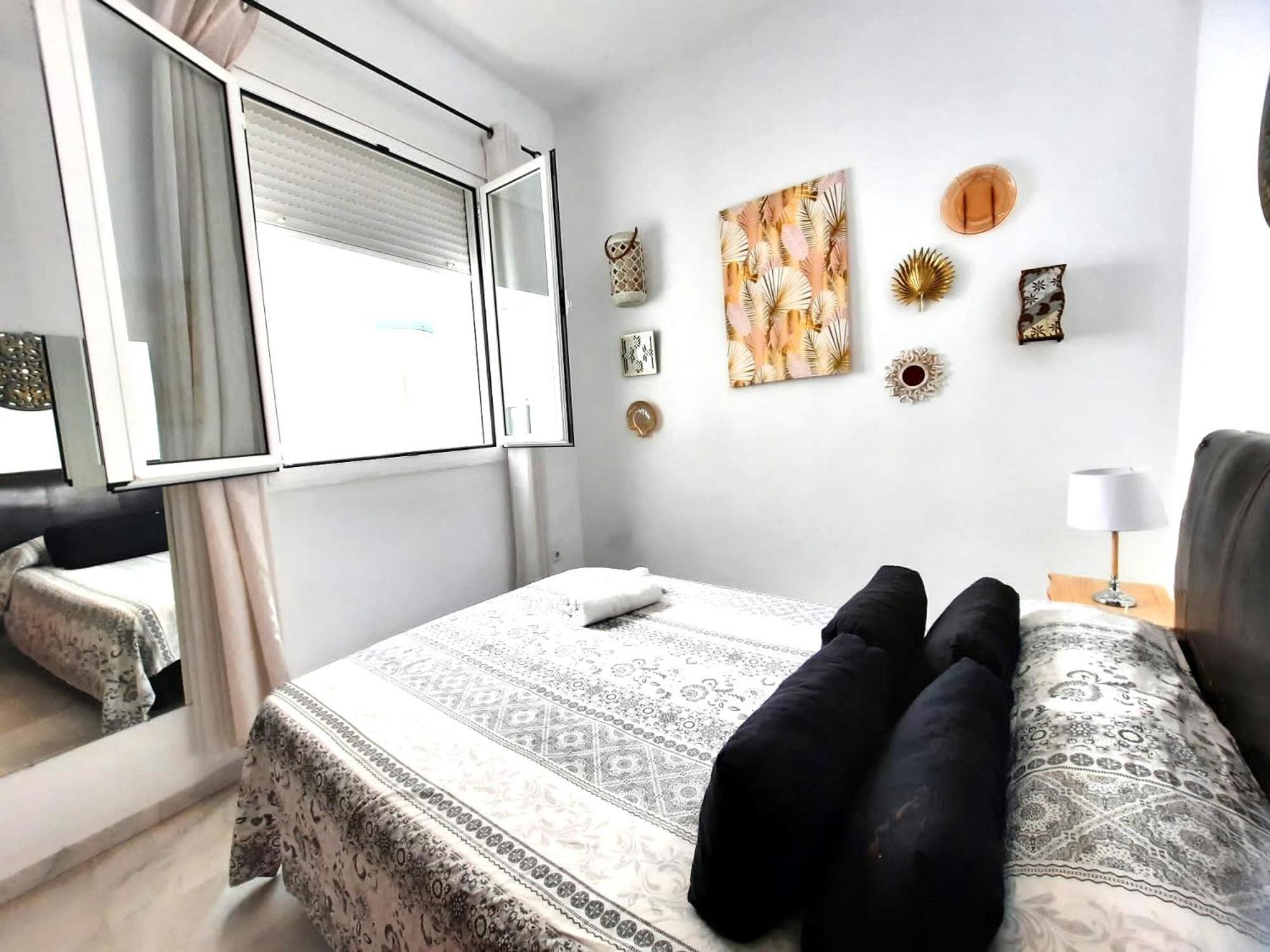 Apartment Budget & Lovely Setas *